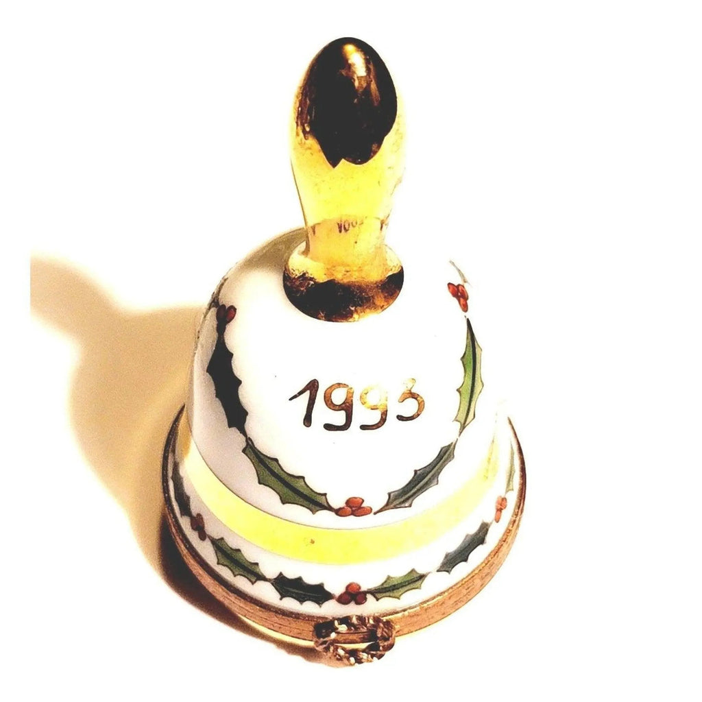 Fine art lovers will admire this 1993 Christmas Bell Limoges box