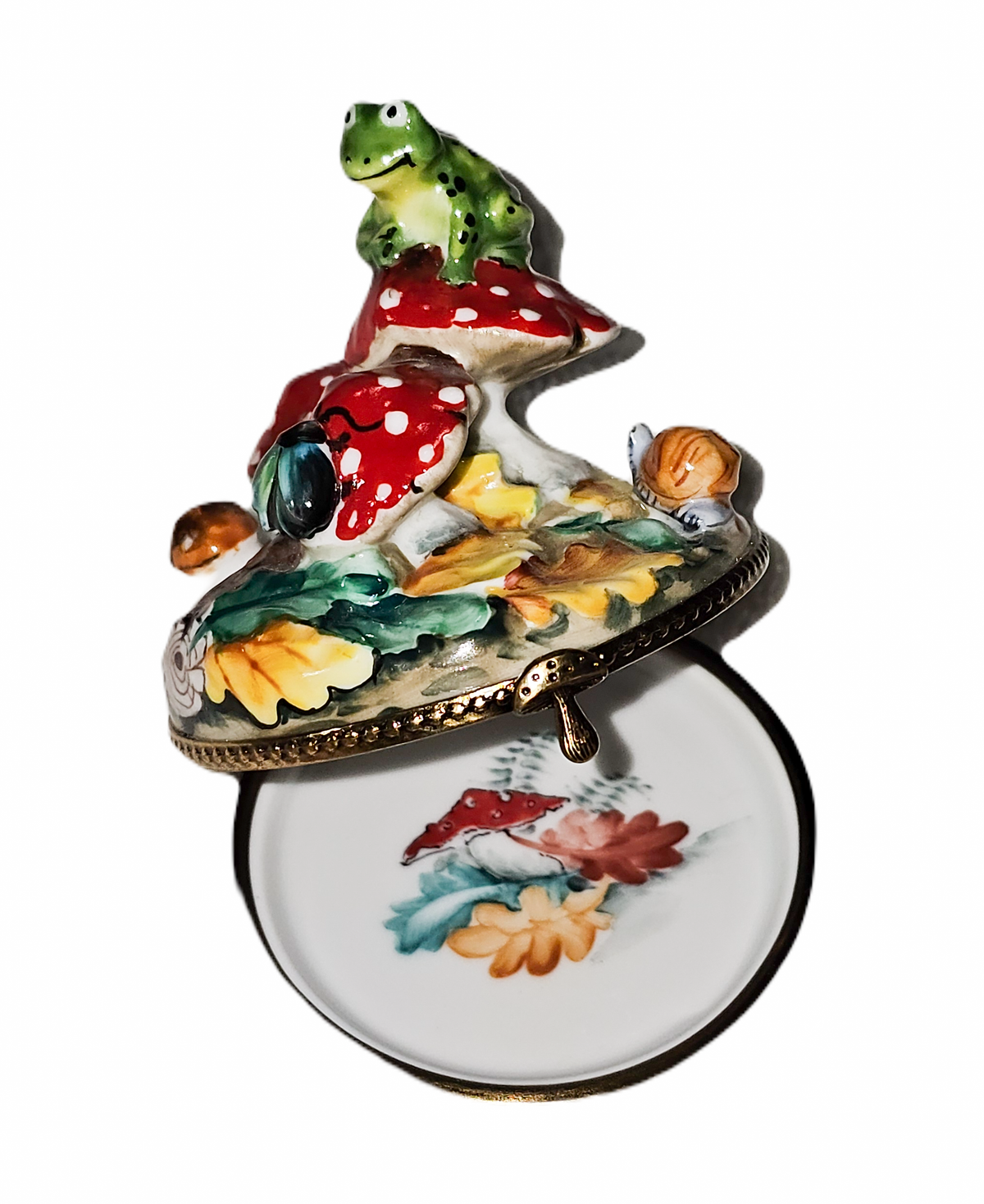 Frog on Mushrooms Well Detailed Limoges Box, view 2