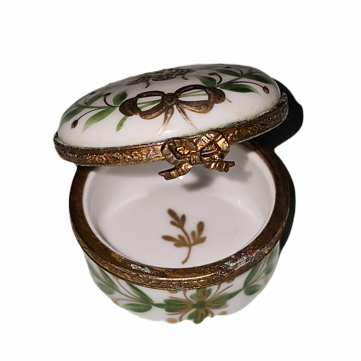 Emperor Green Leaves Round w Gold Bee, view 2