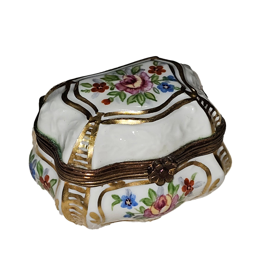 Scallped White Flowers Gold Trim Limoges Porcelain Art Object, a hand-painted Limoges porcelain gift