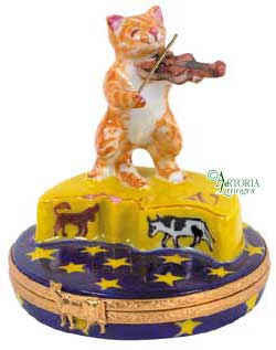 The painter's artistry shows on this Cat and the Fiddle Limoges box