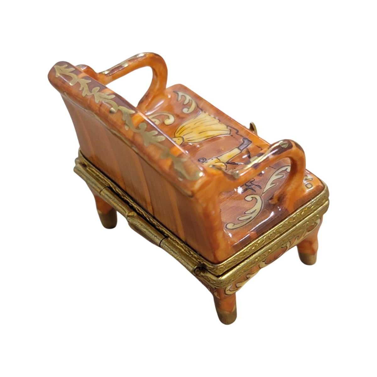 A thoughtful gift for Francophiles: the Antique Love Seat Limoges box