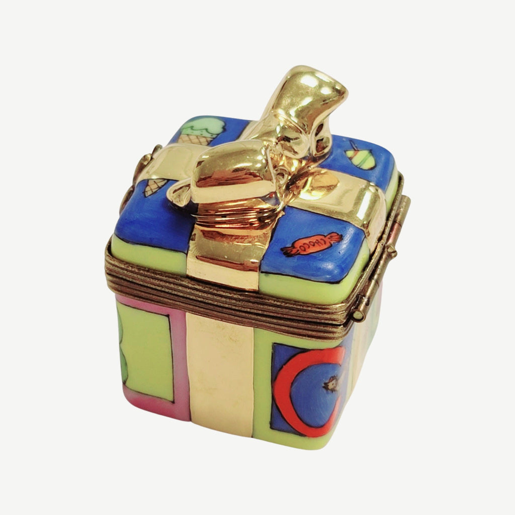 Fine art lovers will admire this Baby Block Present Limoges box