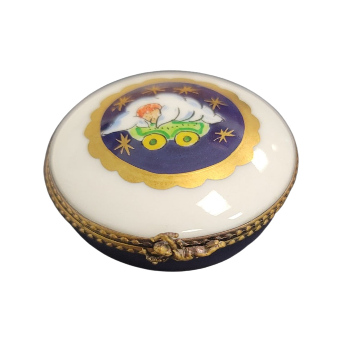 Limoges Boutique presents the Baby Round, a genuine Limoges box painted by hand in France