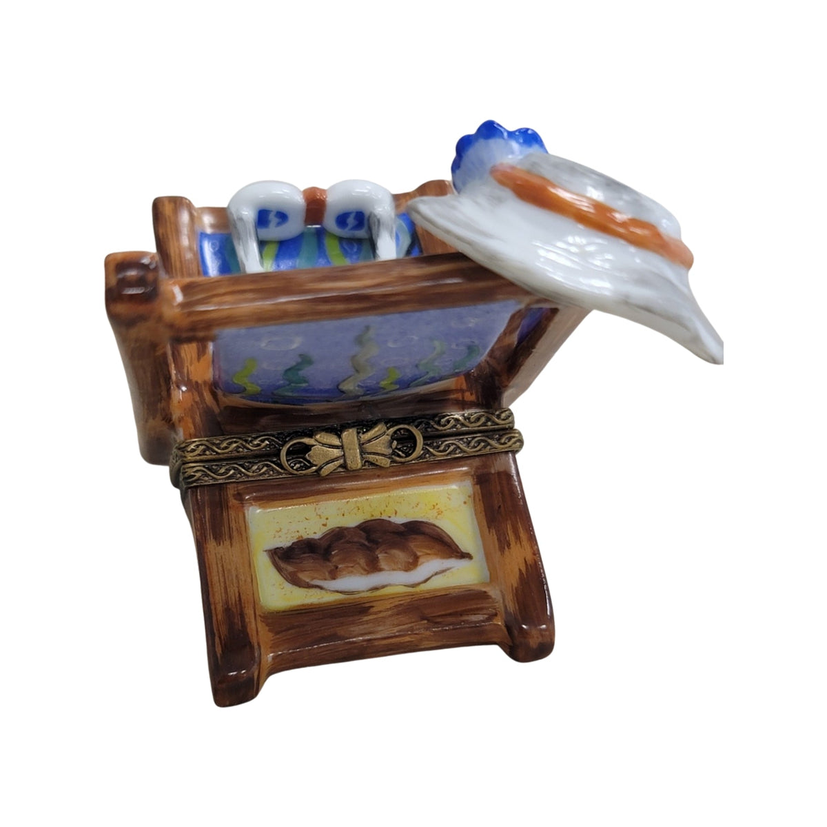 A thoughtful gift for Francophiles: the Beach Chair Seahorse Limoges box