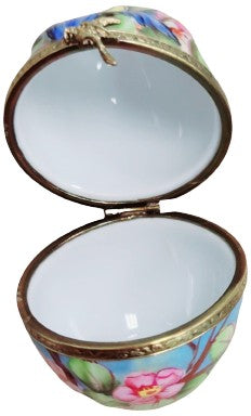 Painted details on the Egg Bird Flowers Limoges box, French art in miniature