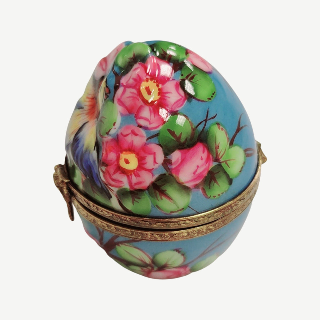 The painter's artistry shows on this Egg Bird Flowers Limoges box