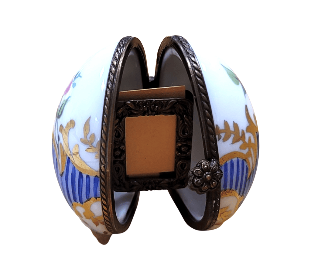 The painter's artistry shows on this Blue Stripes Oval Vertical Picture Frame Inside Limoges box