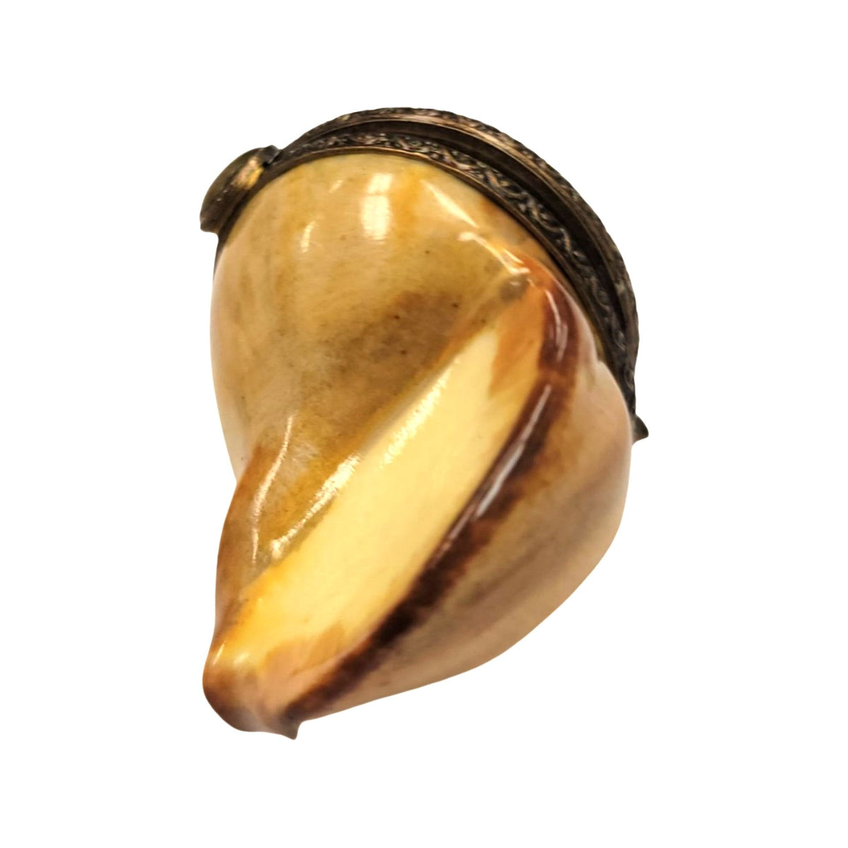 Fine art lovers will admire this Bullot Shell Limoges box