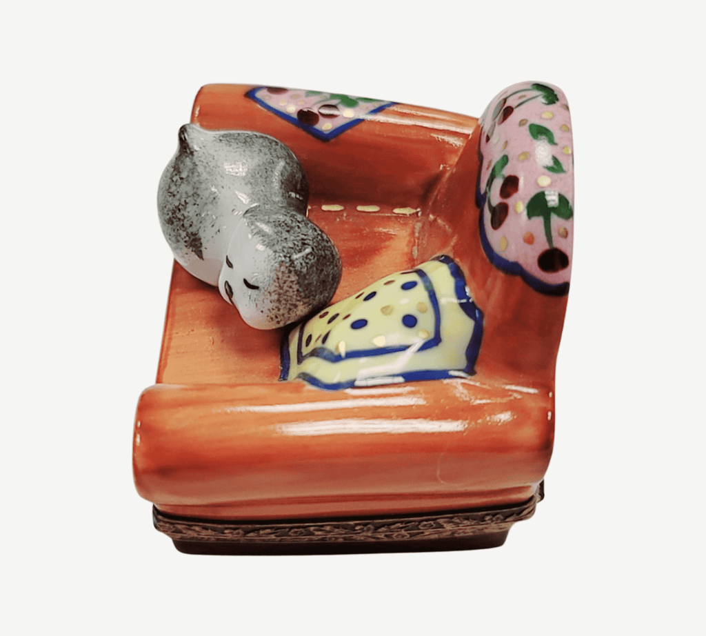 A thoughtful gift for Francophiles: the Cat in Arm Chair Limoges box