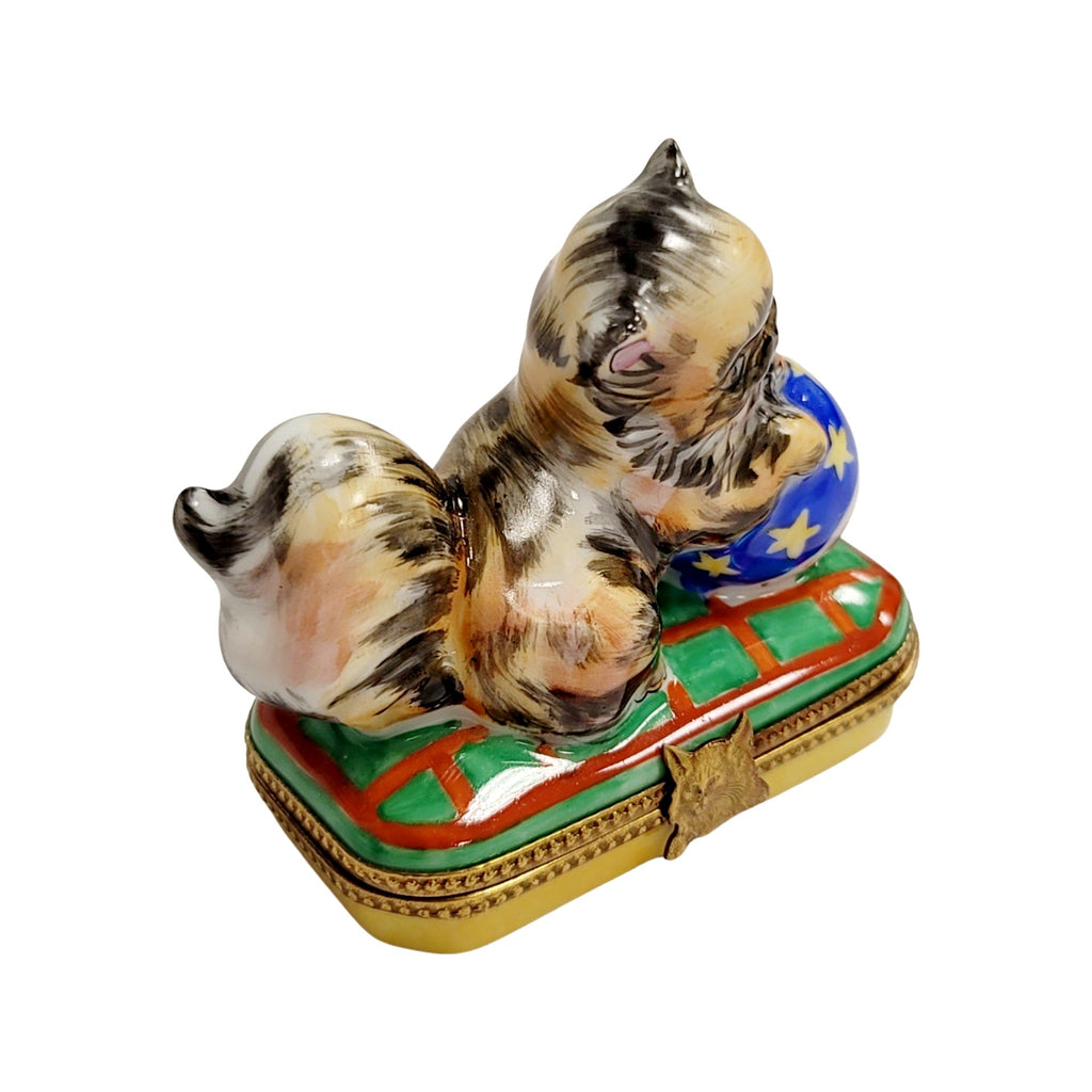 Fine art lovers will admire this Cat with Yarn Limoges box