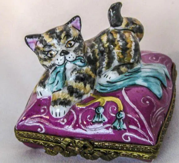 Gift idea for someone who loves France: Cat on Pink Pillow Limoges box