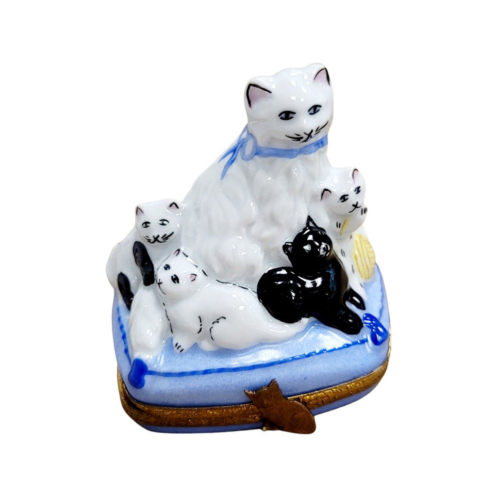 Cat w Kittens Figurine Limoges Box, view 3