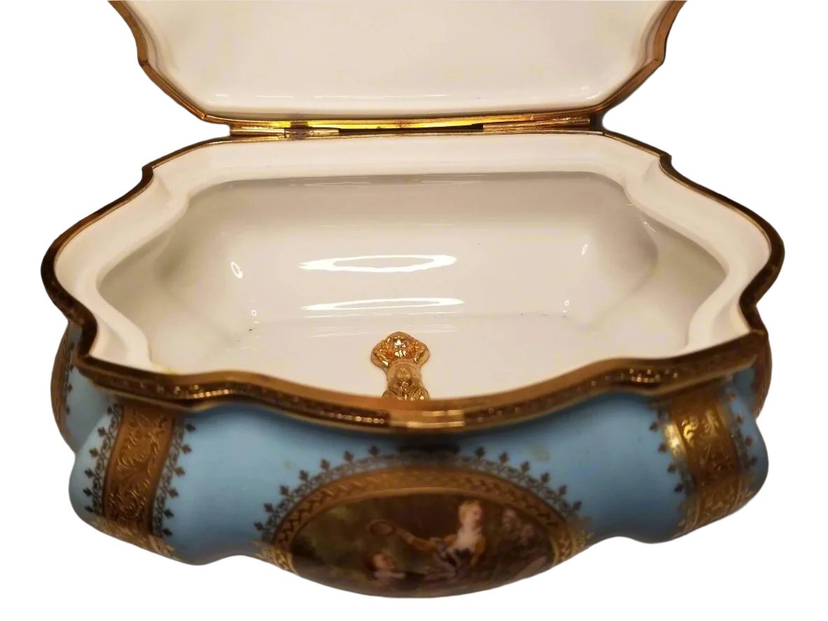 Chantilly LT Blue Chest Limited Edition, view 2