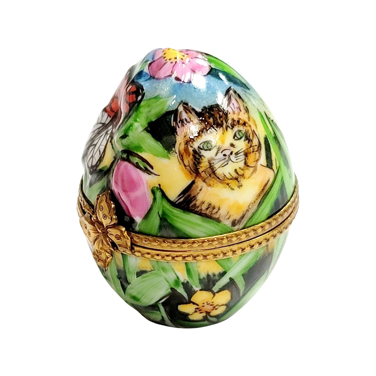 Fine art lovers will admire this Egg Butterfly Cat in Grass Limoges box