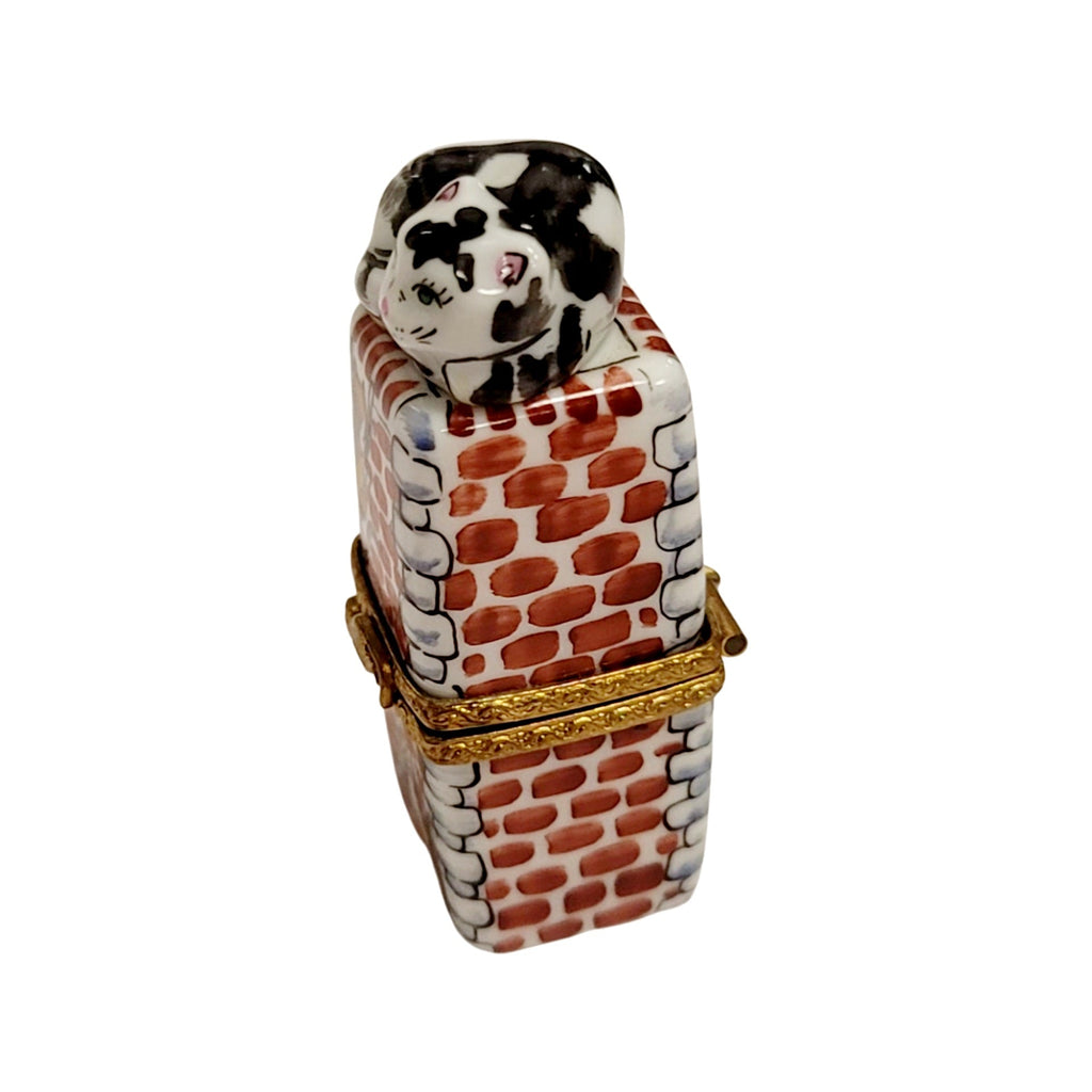 The painter's artistry shows on this Cat on Chimney Limoges box