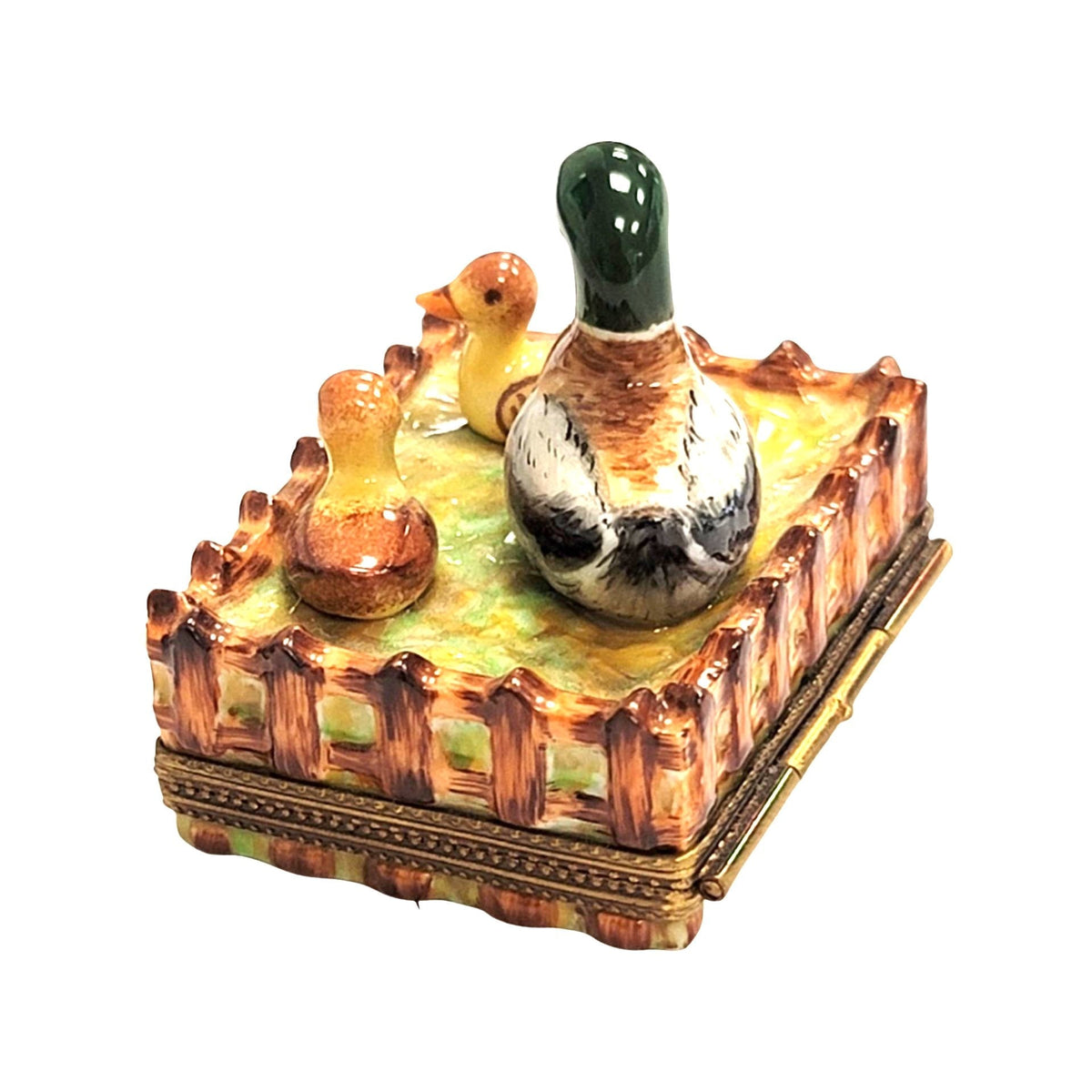 Fine art lovers will admire this 3 Ducks on Farm Limoges box