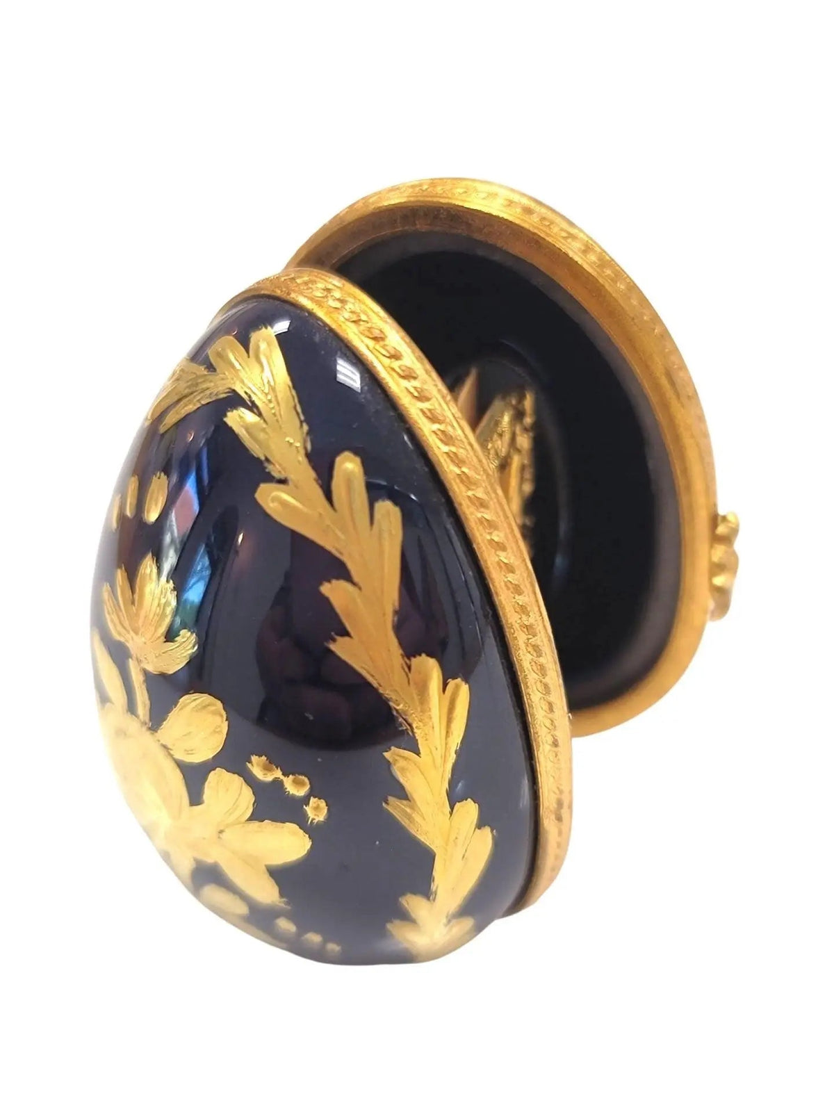 The painter's artistry shows on this Cobalt Blue Gold Egg Oval Picture Frame Vert Limoges box