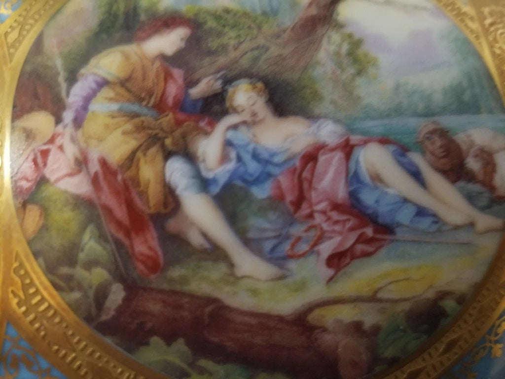 Fine art lovers will admire this Concorde Penicaud Jewelry Limoges box