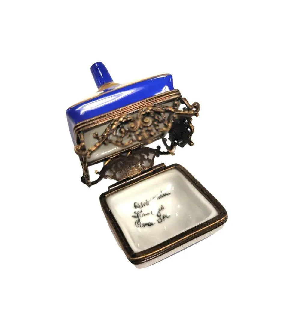 The painter's artistry shows on this Brass White Dreidel Limoges box