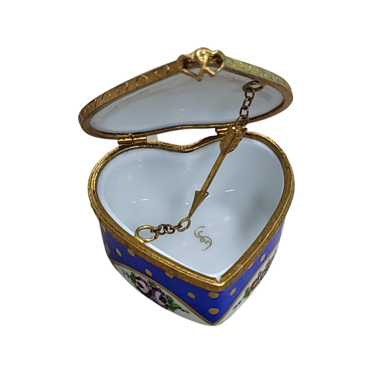 The painter's artistry shows on this Doves on Heart Limoges box