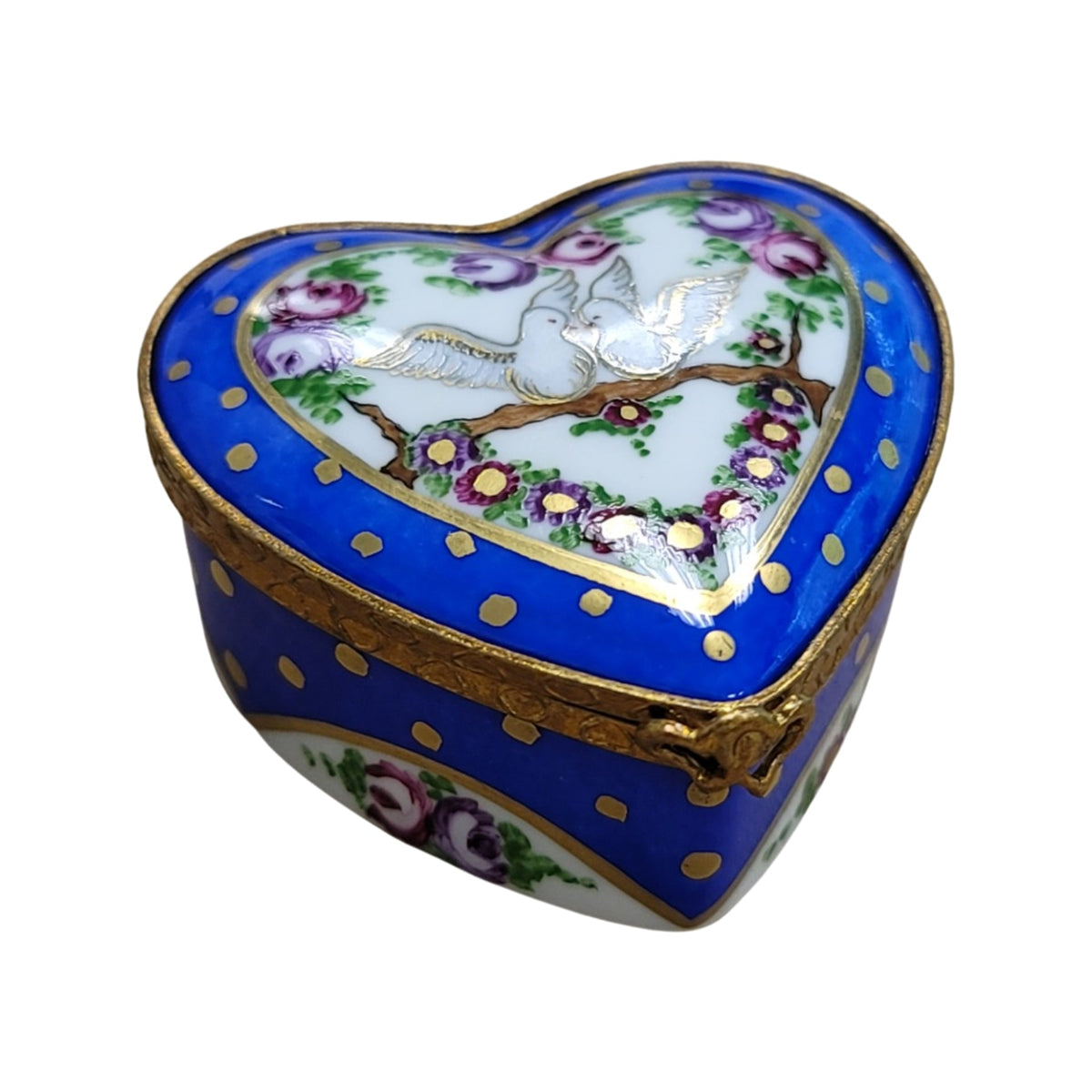 Limoges Boutique presents the Doves on Heart, a genuine Limoges box painted by hand in France
