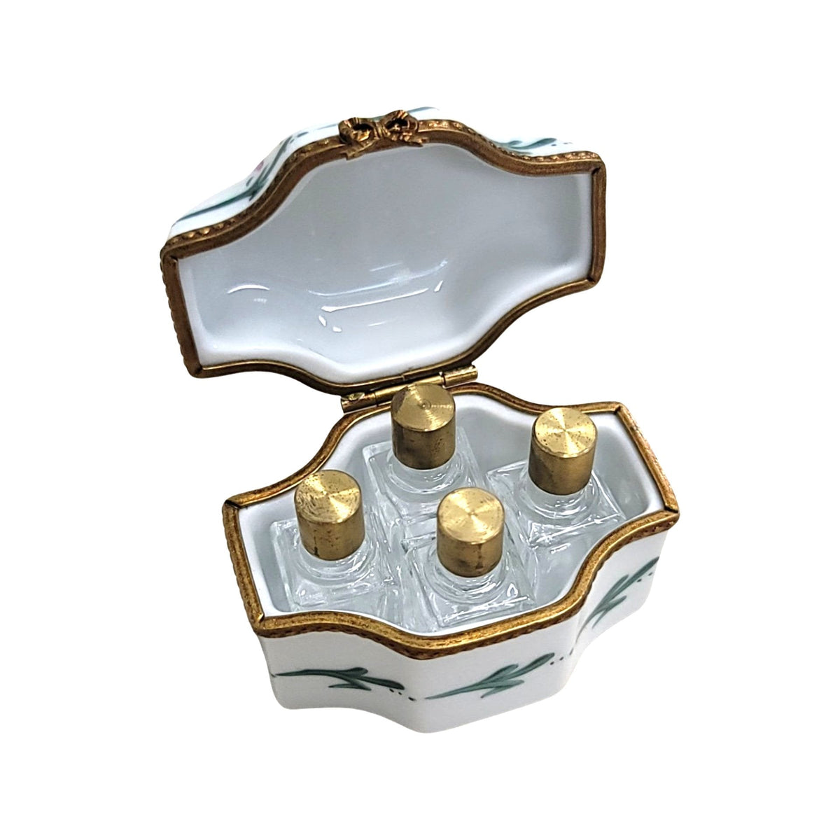 Painted details on the 4 Perfume Green Bow Limoges box, French art in miniature