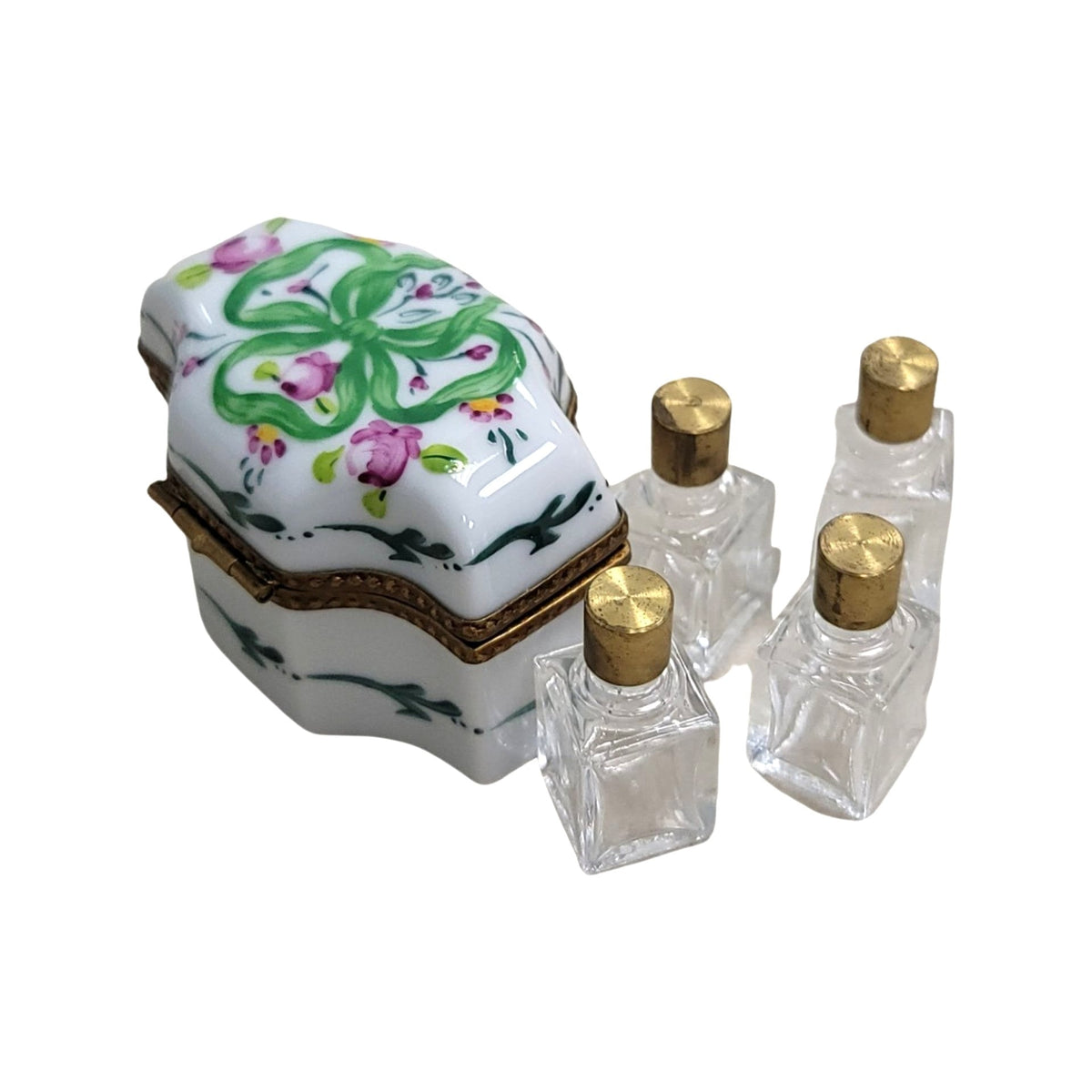 A thoughtful gift for Francophiles: the 4 Perfume Green Bow Limoges box