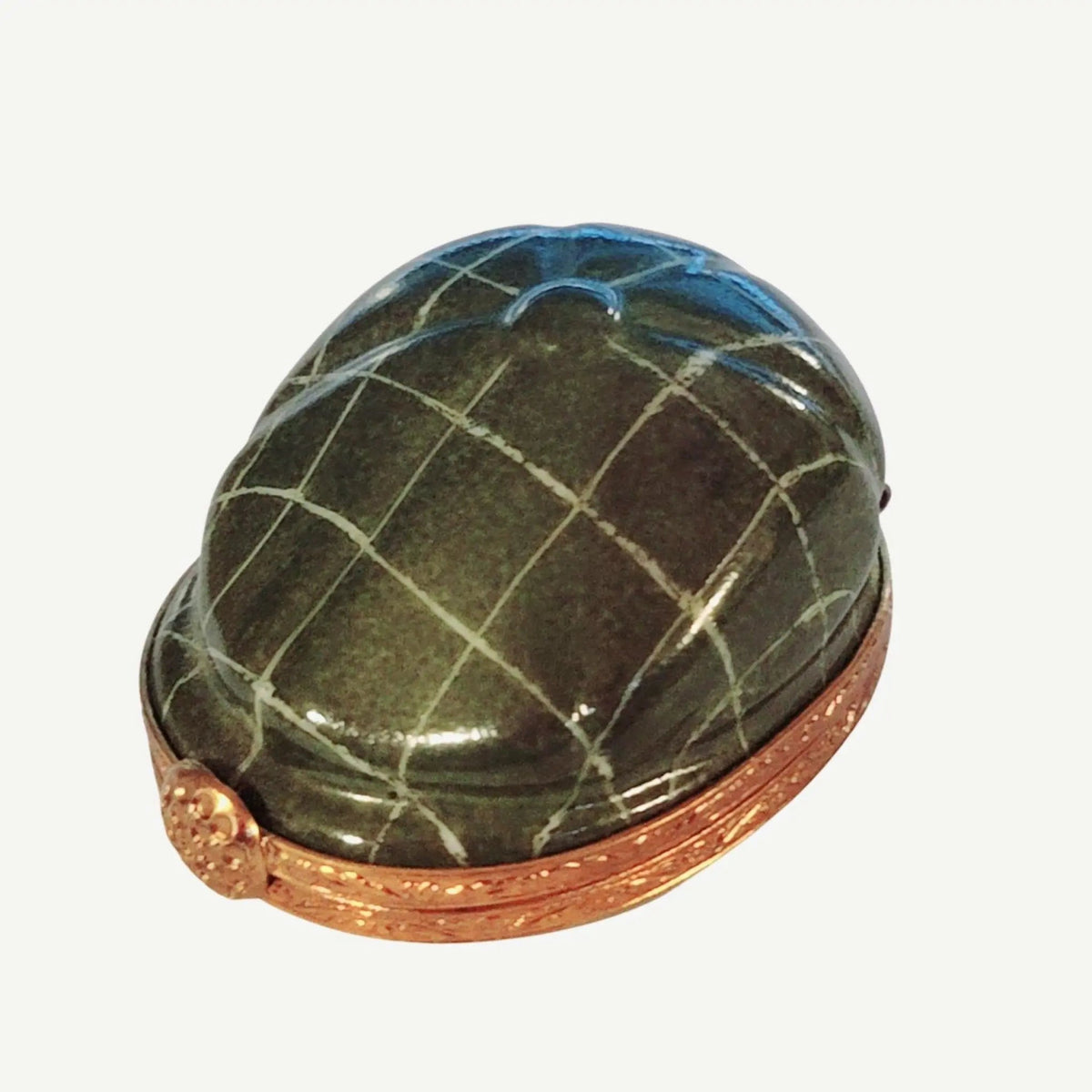 A thoughtful gift for Francophiles: the Green Golf Hat Limoges box