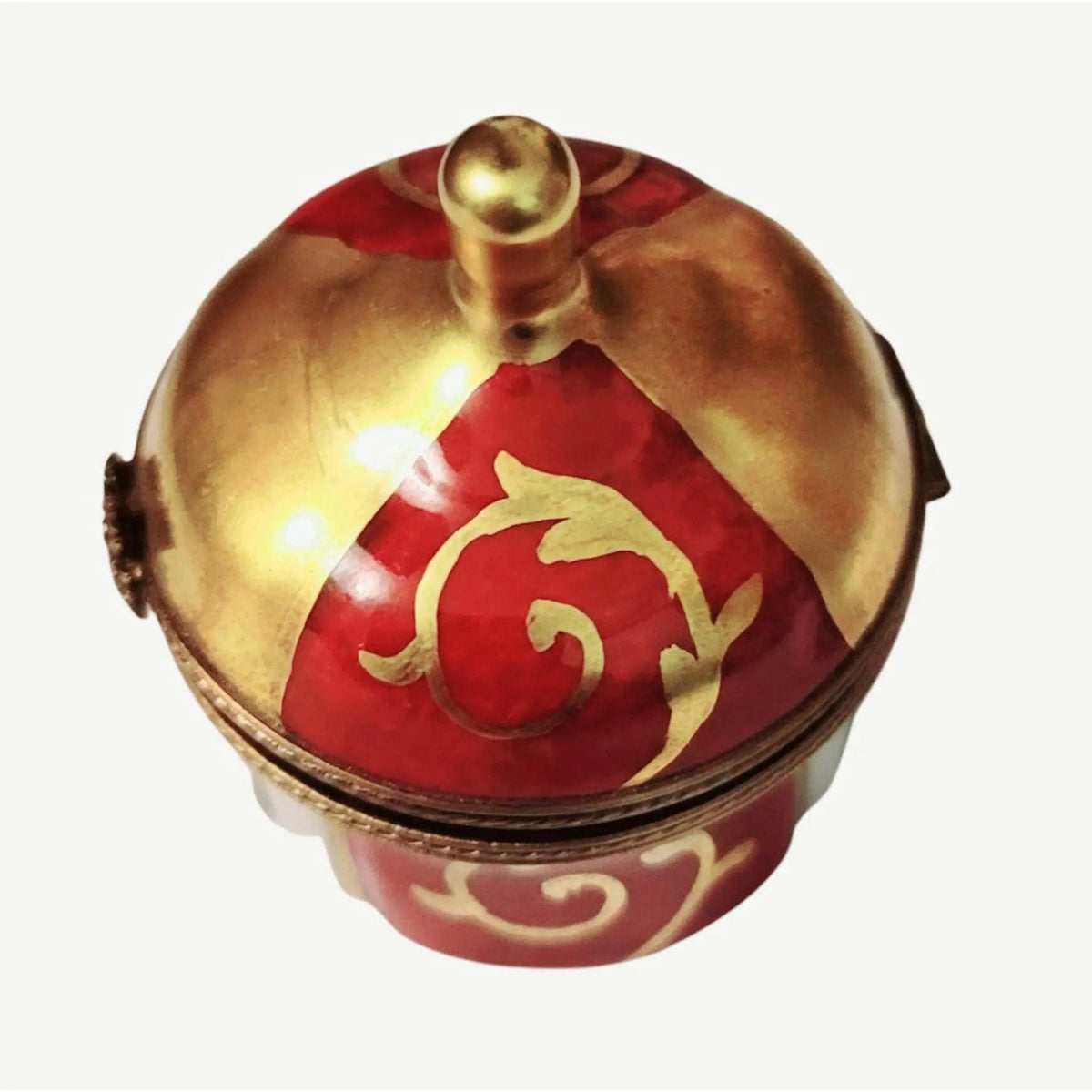 The painter's artistry shows on this Three Perfume Tent ES Limoges box