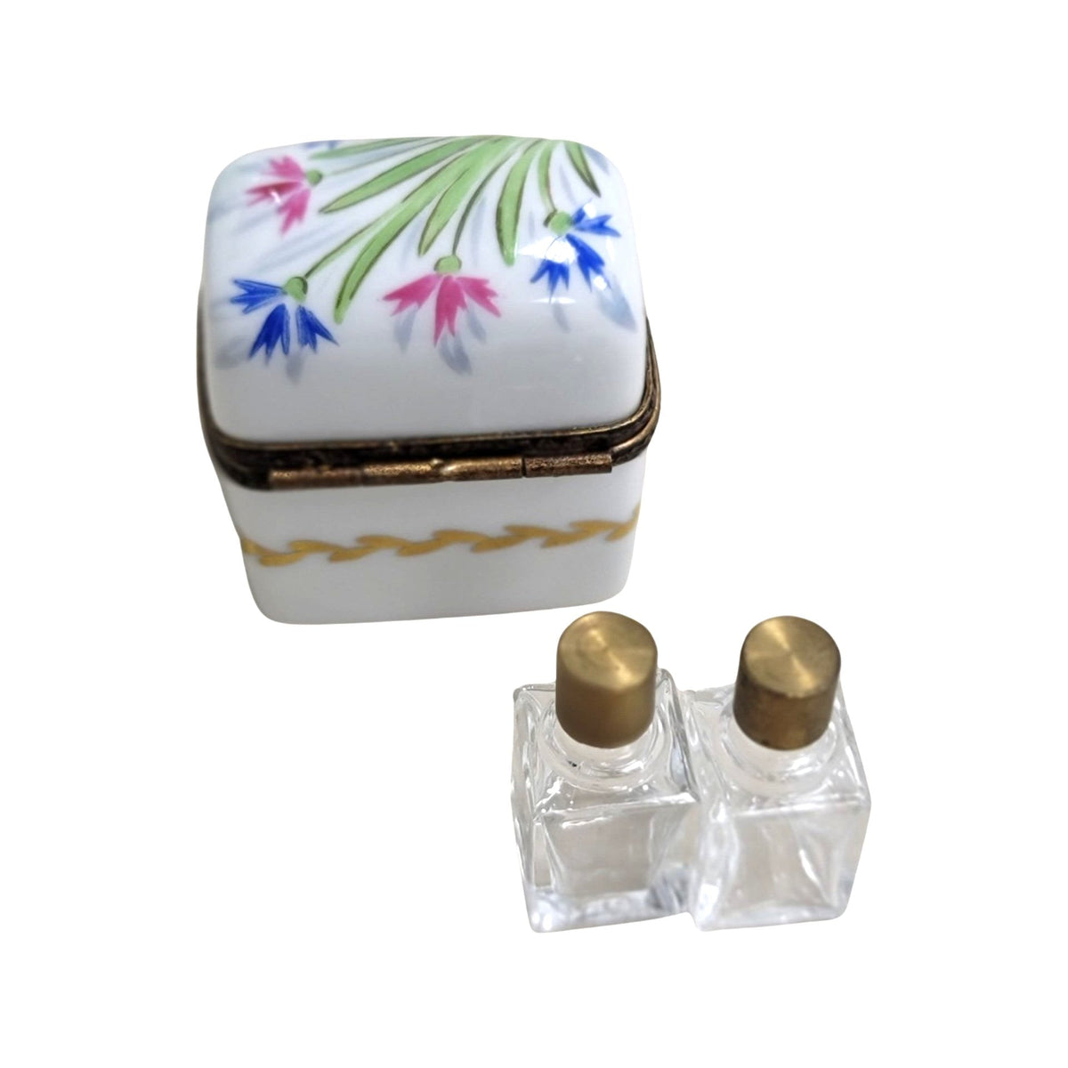 Fine French craftsmanship on the 2 Perfume Flowers Limoges box, painted by hand