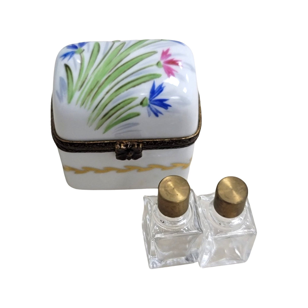 Limoges Boutique presents the 2 Perfume Flowers, a genuine Limoges box painted by hand in France