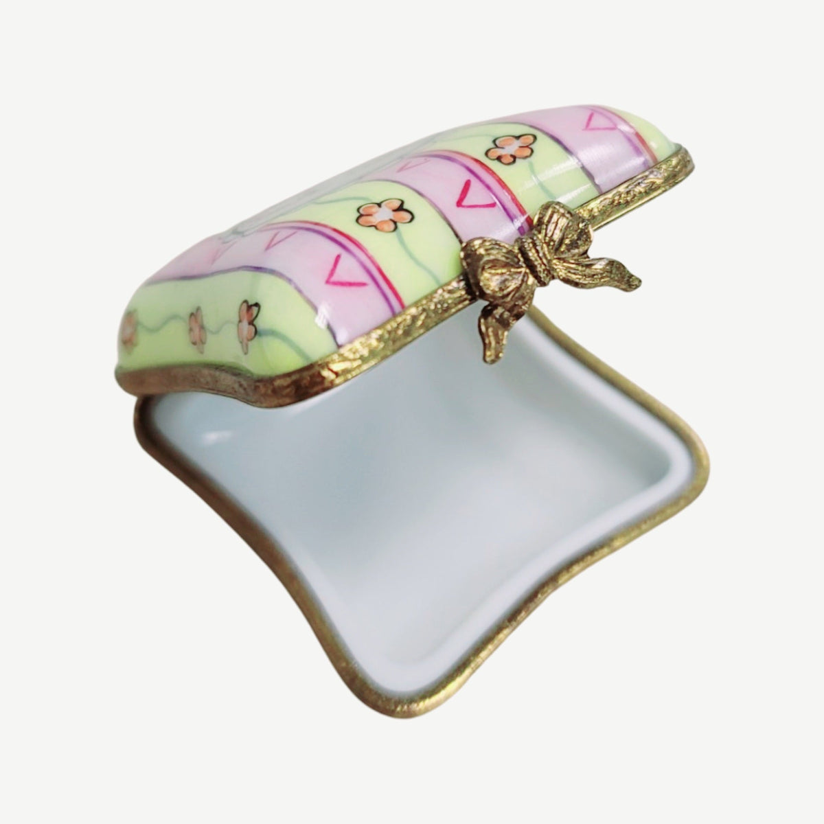 Fine art lovers will admire this First Curl Pink Yellow Limoges box
