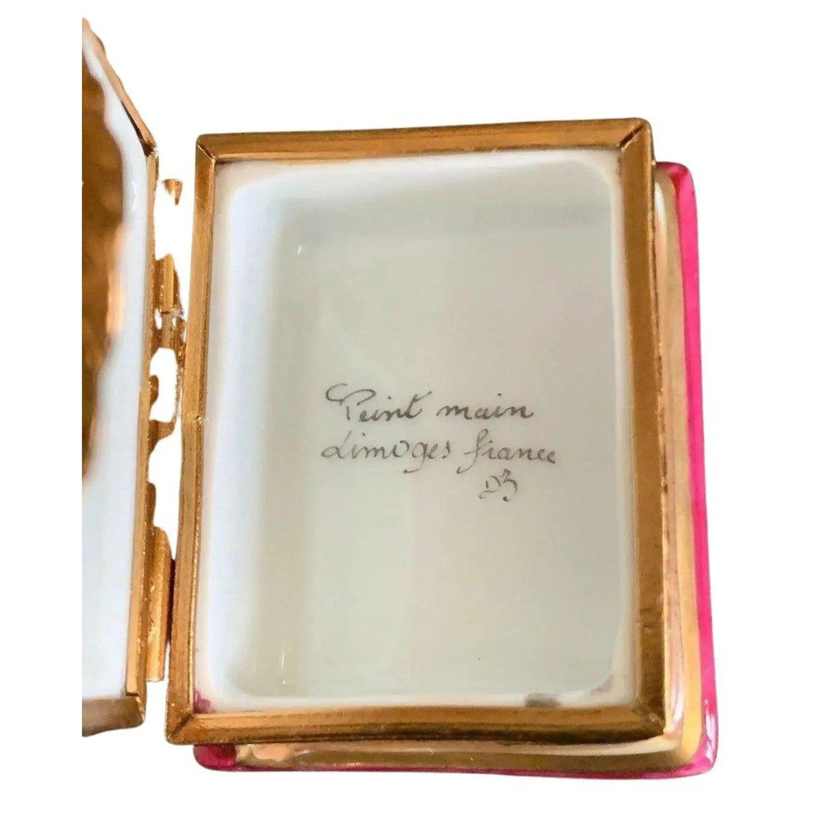 A thoughtful gift for Francophiles: the Horn Mandolin Rose music Book Limoges box