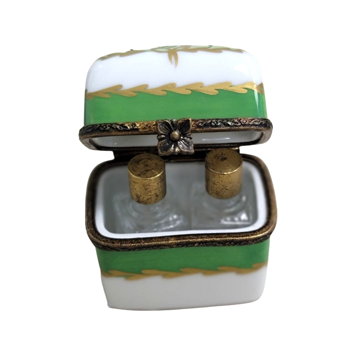 Painted details on the 2 Perfume Green Roses Limoges box, French art in miniature