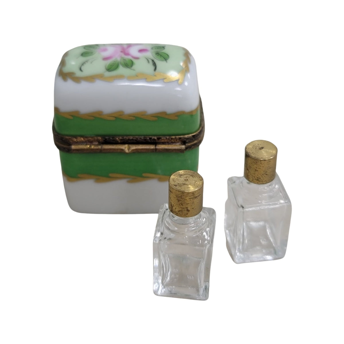 The painter's artistry shows on this 2 Perfume Green Roses Limoges box