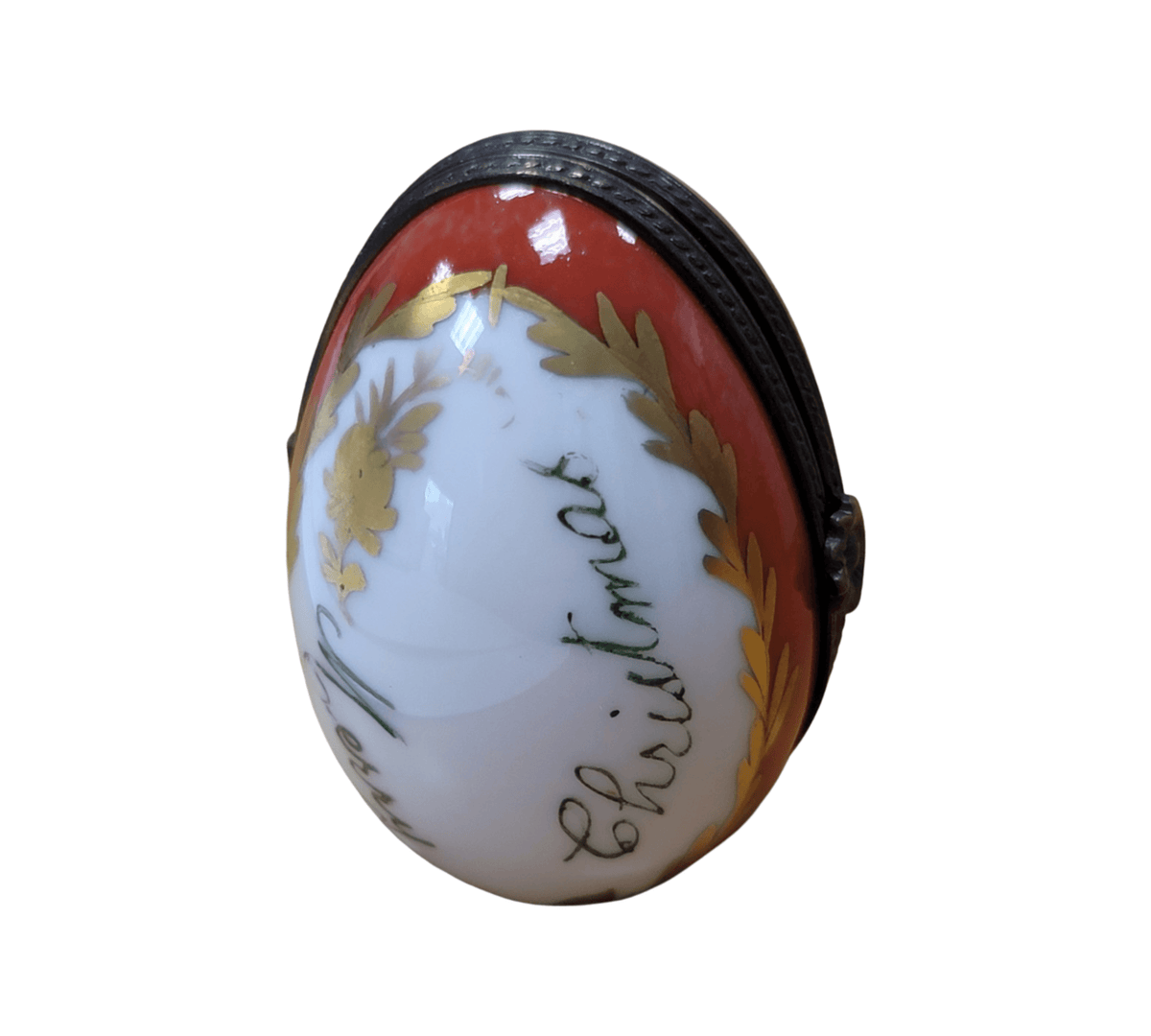 A thoughtful gift for Francophiles: the Holly Egg Picture Frame Inside Oval Limoges box