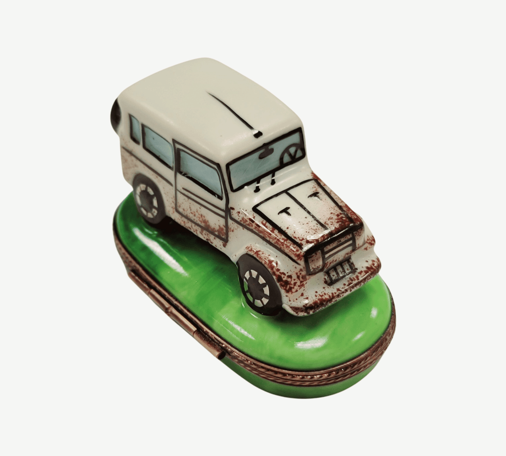 Painted details on the Land Cruiser Car Limoges box, French art in miniature