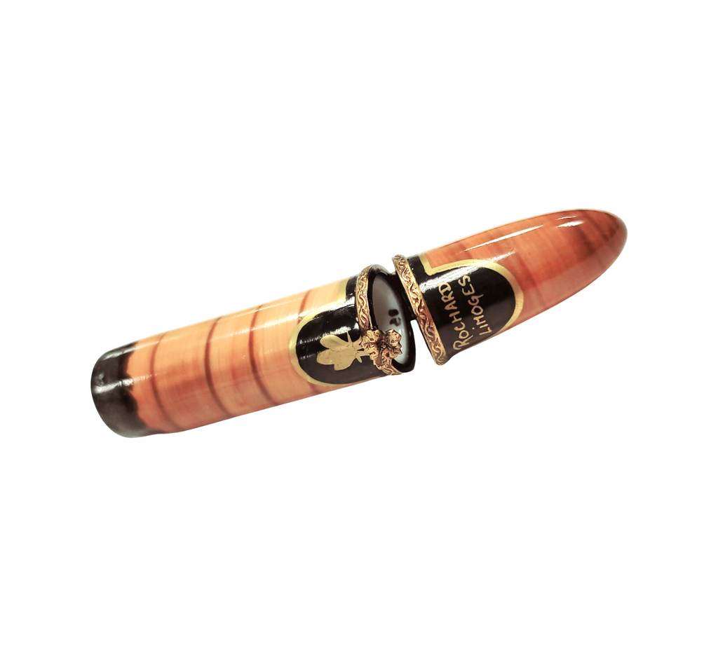 Painted details on the Single Cigar for Aficionados Limoges box, French art in miniature