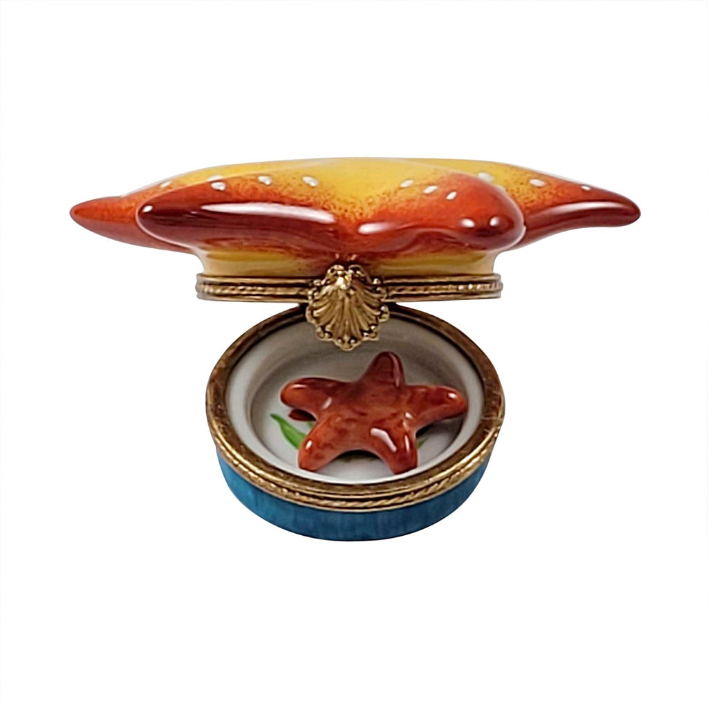 Painted details on the Starfish with Star Fish Limoges box, French art in miniature