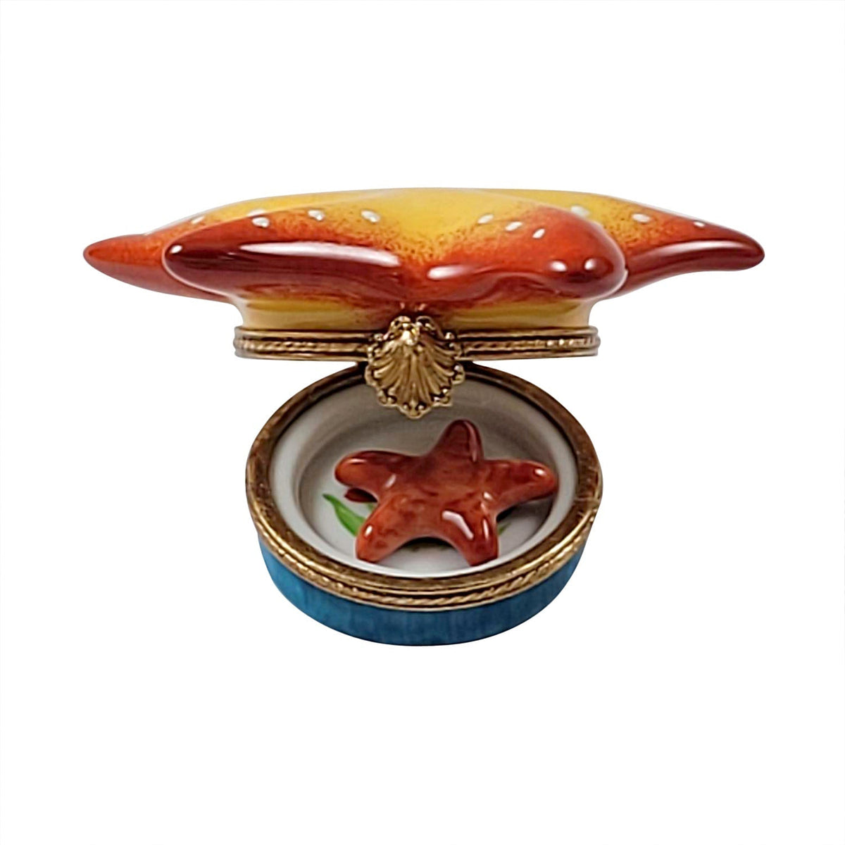 Painted details on the Starfish with Star Fish Limoges box, French art in miniature