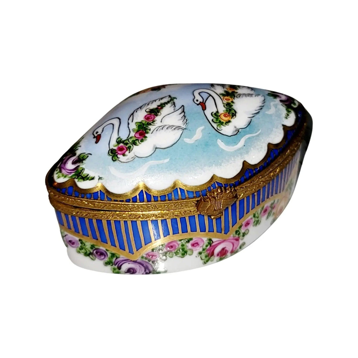 Gift idea for someone who loves France: Swans Traditional Sevre Roses Limoges box