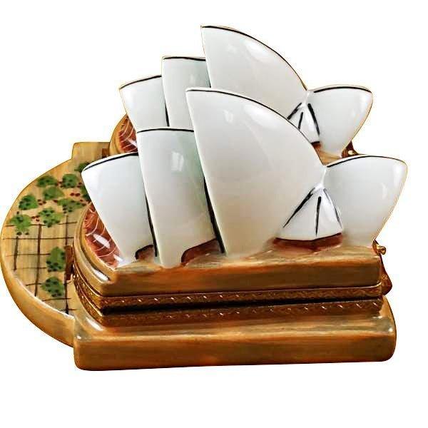 Fine French craftsmanship on the Sydney Opera House Limoges box, painted by hand