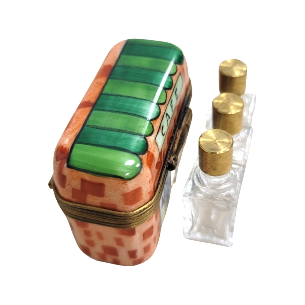 Fine art lovers will admire this 3 Perfume Cafe Limoges box