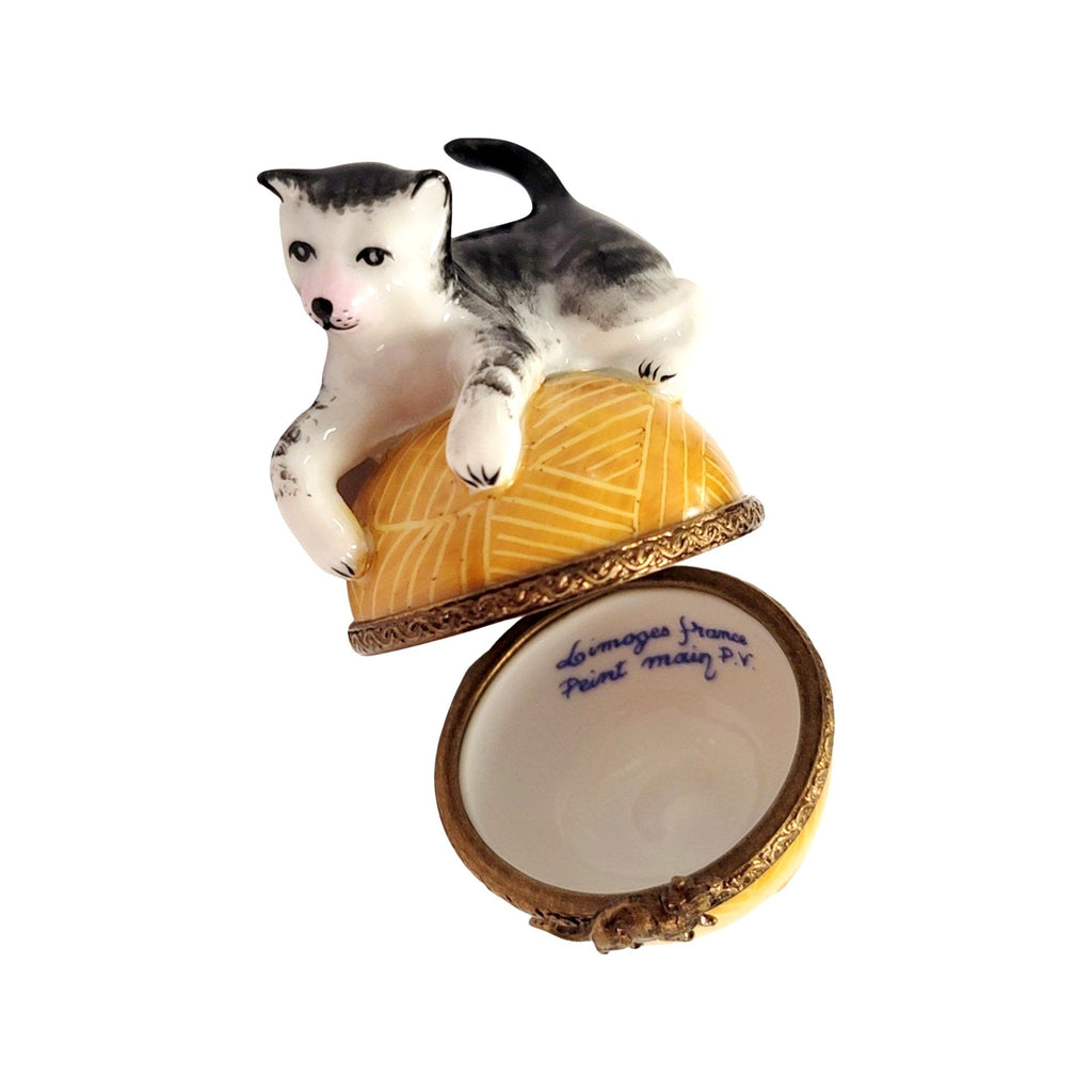 Fine art lovers will admire this Cat on Yarn Limoges box