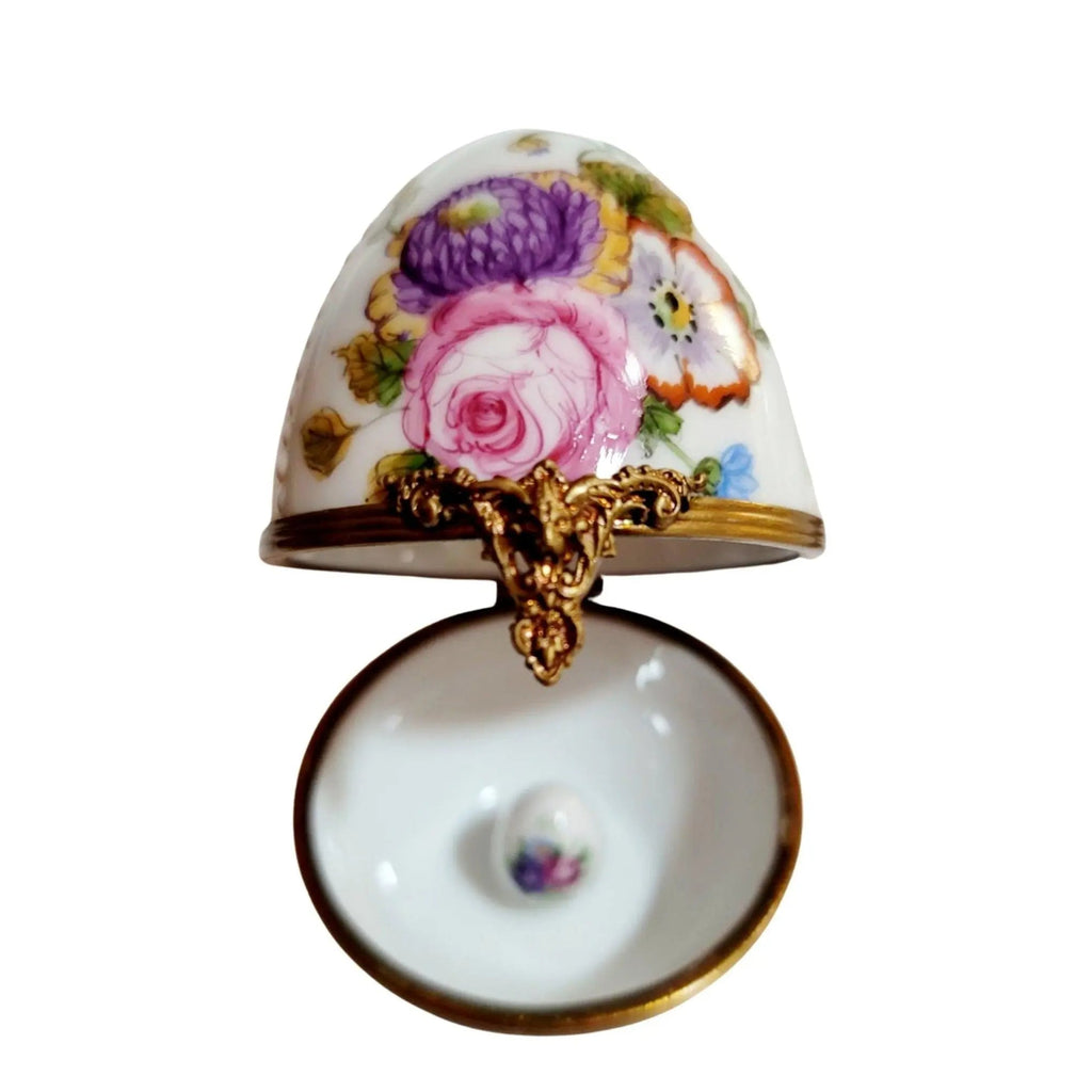 The painter's artistry shows on this Roses on Yellow Egg Limoges box