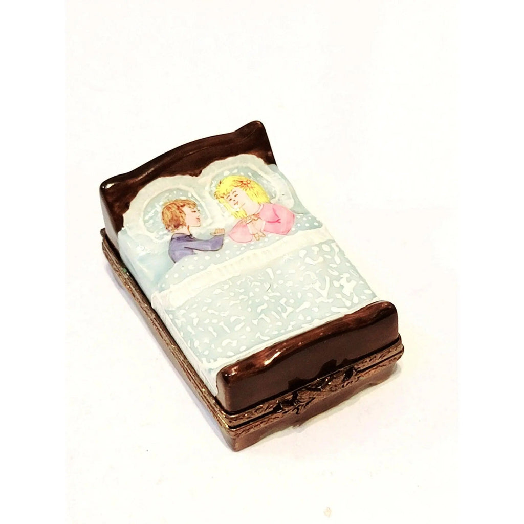 Young Lovers Couple in Bed Limoges Box Figurine Limoges, view 3