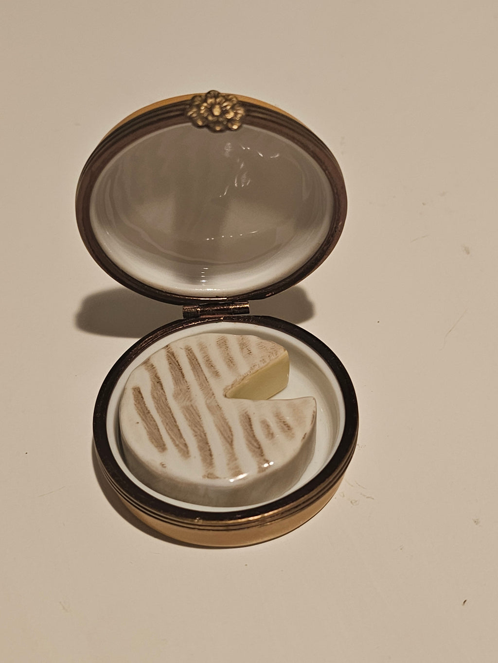 Red Camembert Cheese Porcelain Limoges Box PV, view 2