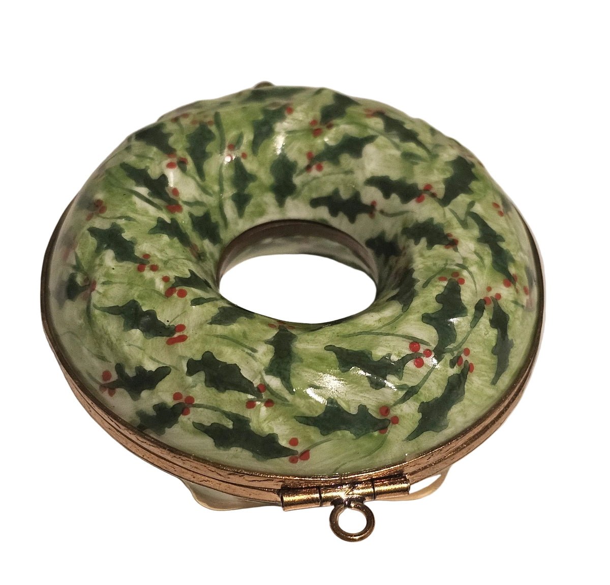 A thoughtful gift for Francophiles: the Holiday Pine Wreath Limoges box