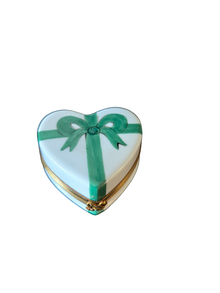 Kiss Me I'm Irish Green Porcelain Heart Box, view 3